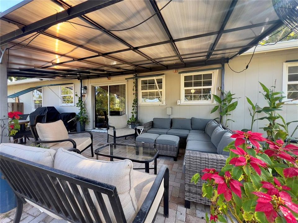 For Sale: $1,250,000 (3 beds, 2 baths, 1212 Square Feet)