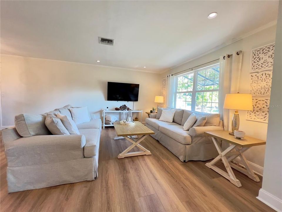 For Sale: $1,250,000 (3 beds, 2 baths, 1212 Square Feet)