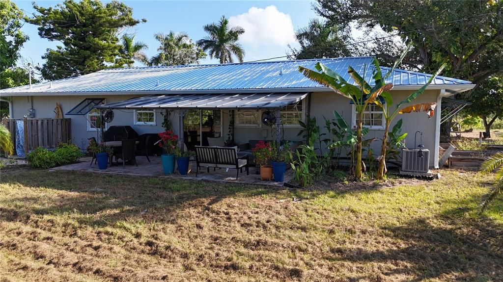 For Sale: $1,250,000 (3 beds, 2 baths, 1212 Square Feet)