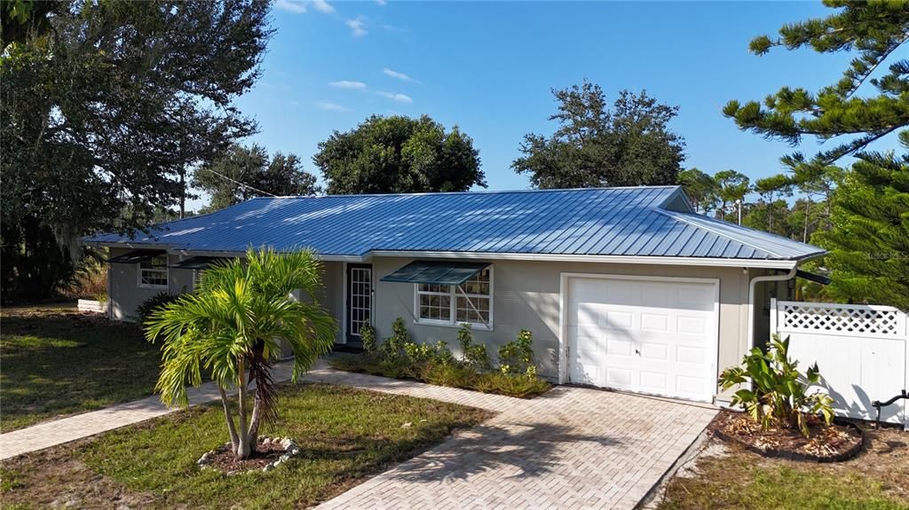 For Sale: $1,250,000 (3 beds, 2 baths, 1212 Square Feet)