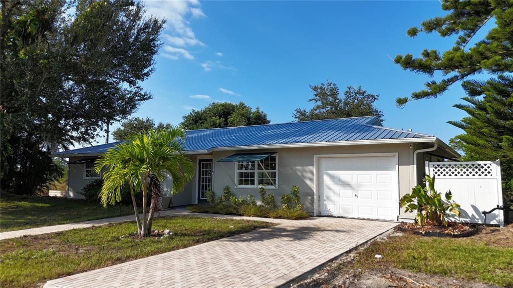 For Sale: $1,250,000 (3 beds, 2 baths, 1212 Square Feet)