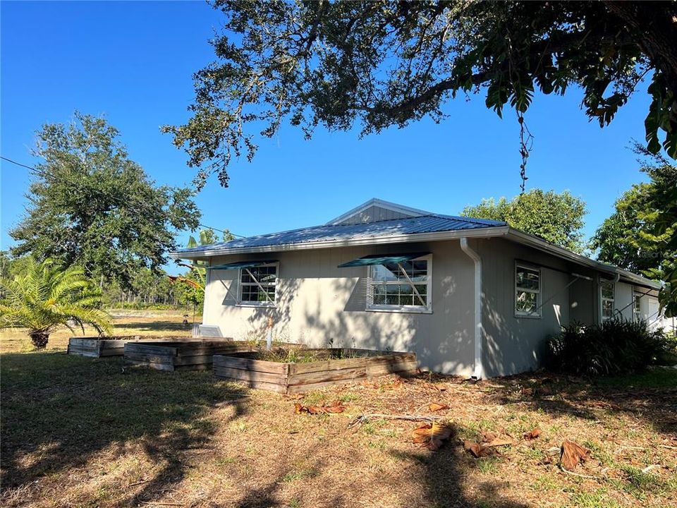 For Sale: $1,250,000 (3 beds, 2 baths, 1212 Square Feet)