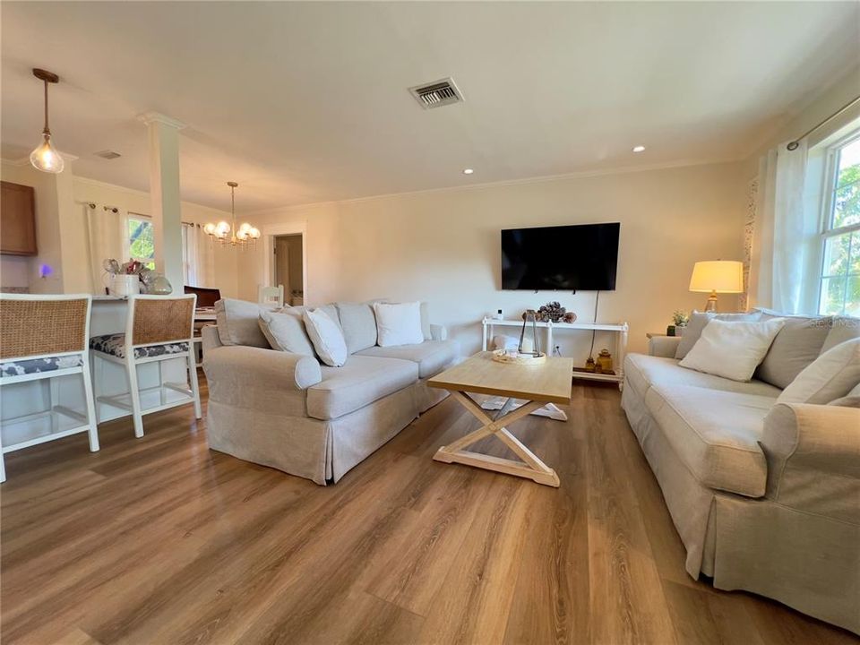 For Sale: $1,250,000 (3 beds, 2 baths, 1212 Square Feet)