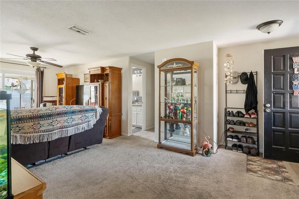 For Sale: $254,900 (3 beds, 2 baths, 1489 Square Feet)