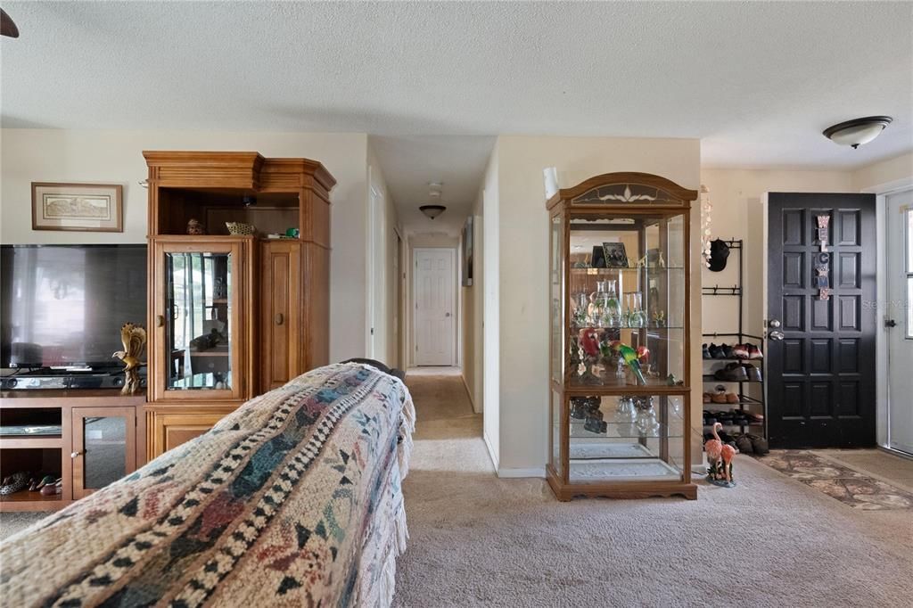 For Sale: $254,900 (3 beds, 2 baths, 1489 Square Feet)