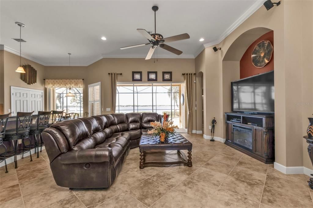 待售: $849,900 (3 贝兹, 3 浴室, 2430 平方英尺)