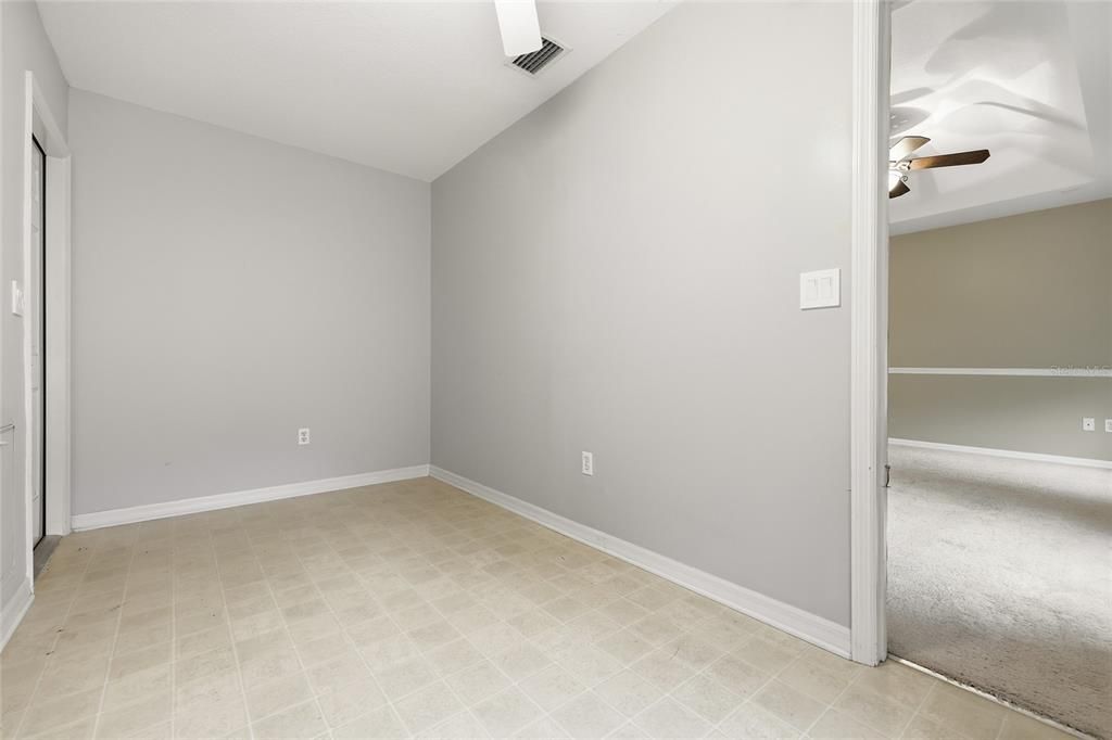 Под контрактом: $399,900 (3 спален, 3 ванн, 1866 Квадратных фут)