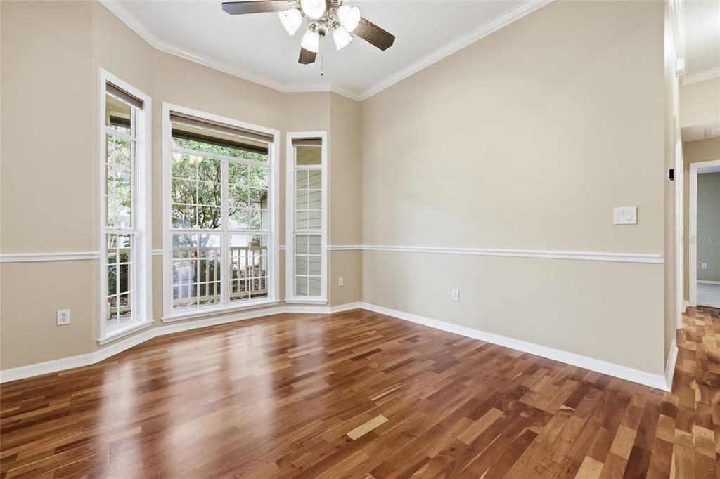 Под контрактом: $399,900 (3 спален, 3 ванн, 1866 Квадратных фут)