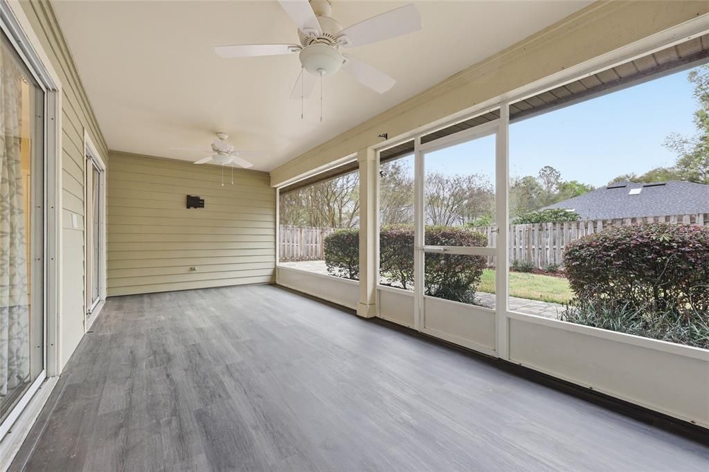 Под контрактом: $399,900 (3 спален, 3 ванн, 1866 Квадратных фут)