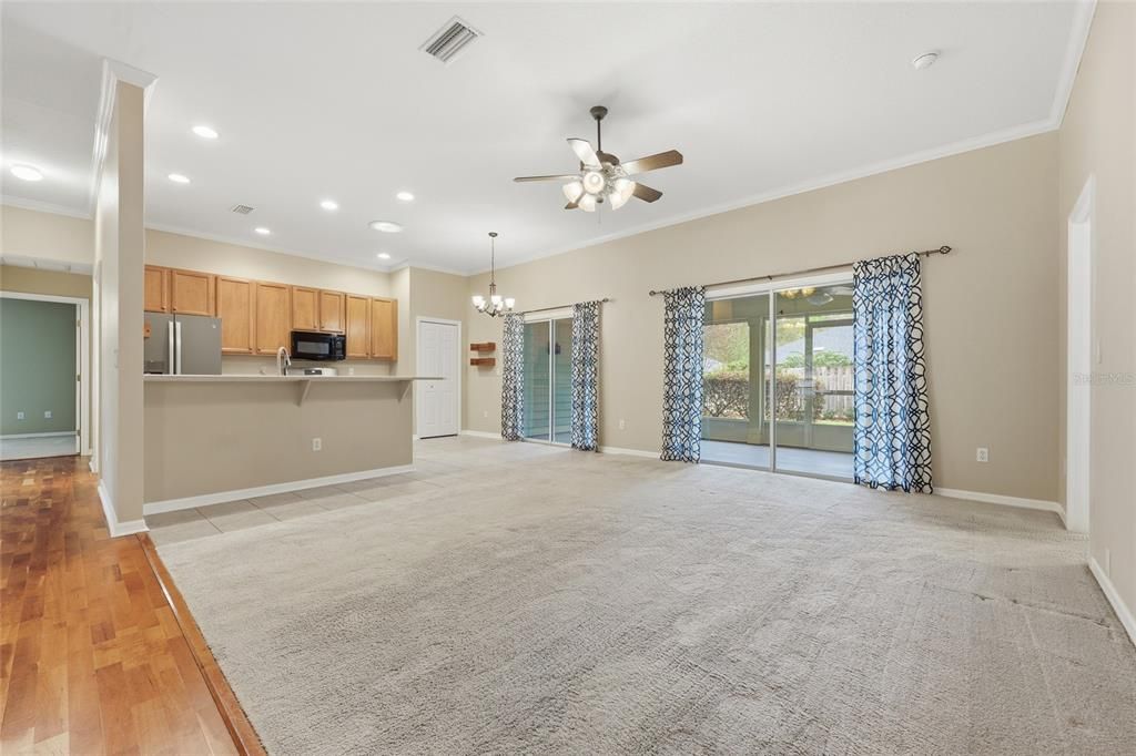 Под контрактом: $399,900 (3 спален, 3 ванн, 1866 Квадратных фут)