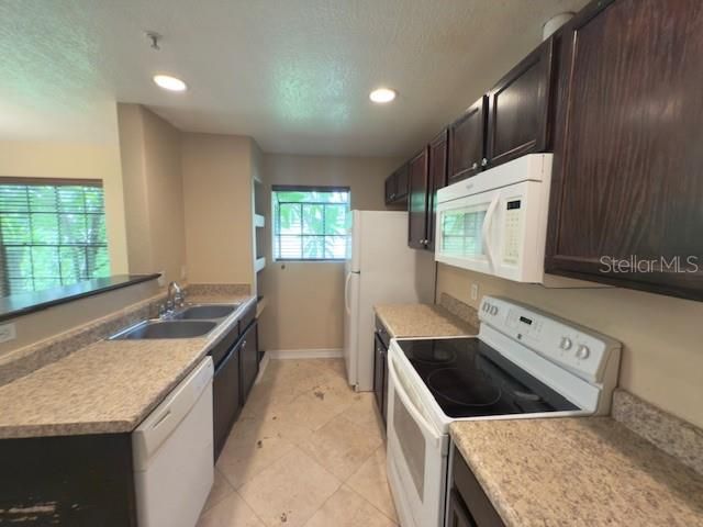 待售: $179,000 (2 贝兹, 2 浴室, 1084 平方英尺)