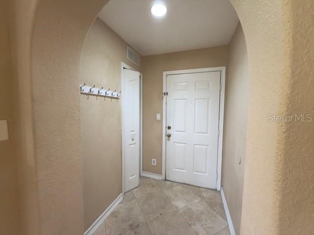 待售: $179,000 (2 贝兹, 2 浴室, 1084 平方英尺)