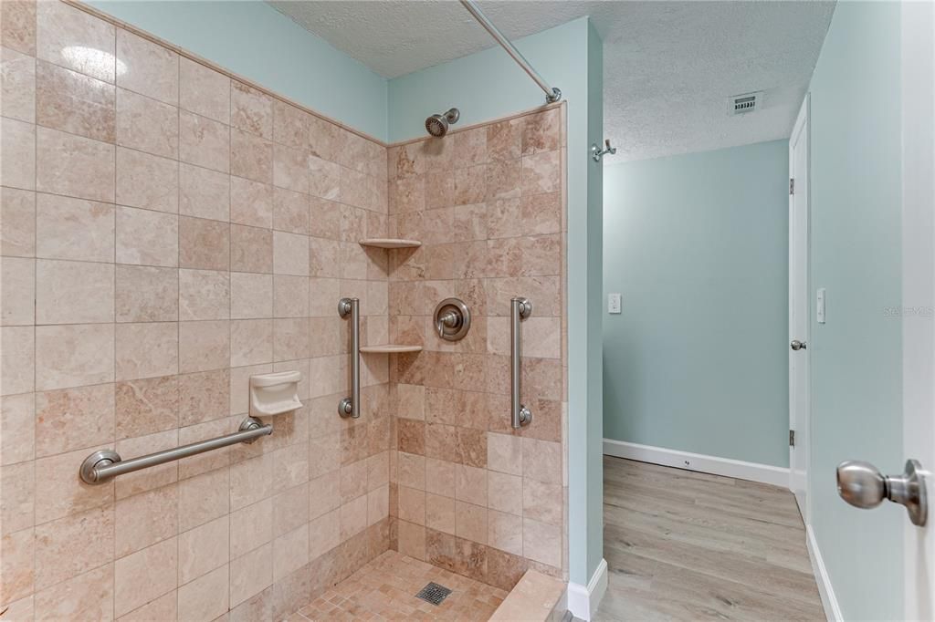 For Rent: $1,500 (2 beds, 1 baths, 1196 Square Feet)