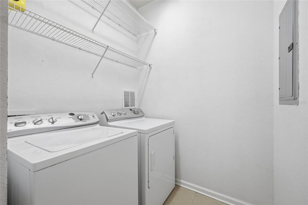 En Renta: $2,400 (3 camas, 2 baños, 2129 Pies cuadrados)