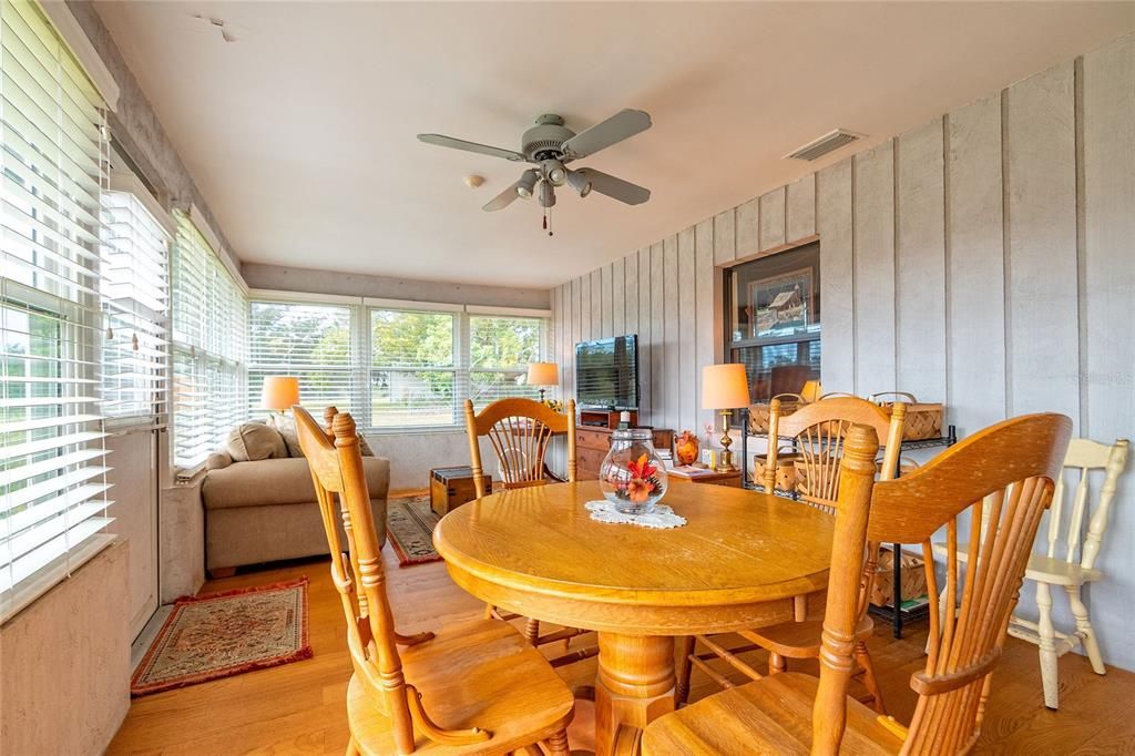 На продажу: $215,000 (2 спален, 2 ванн, 1452 Квадратных фут)