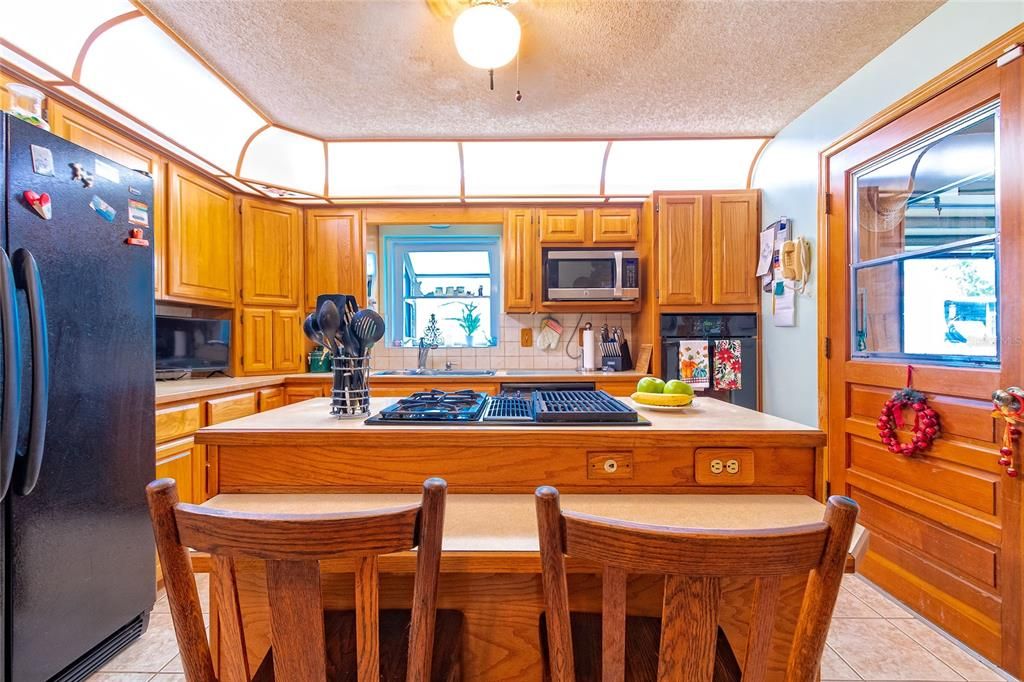 На продажу: $215,000 (2 спален, 2 ванн, 1452 Квадратных фут)