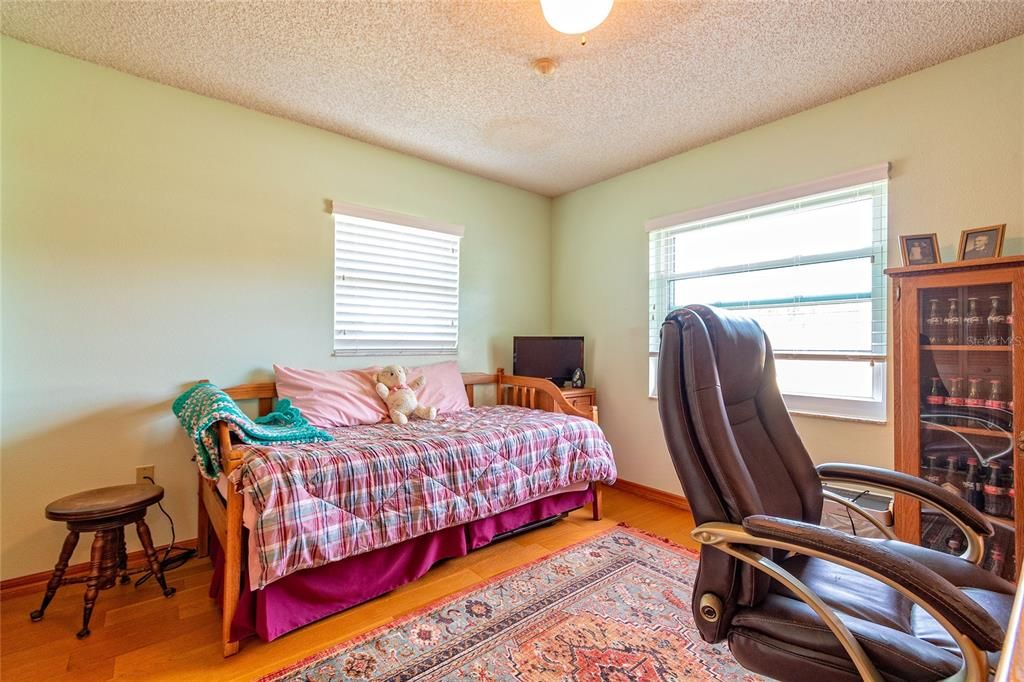 На продажу: $215,000 (2 спален, 2 ванн, 1452 Квадратных фут)