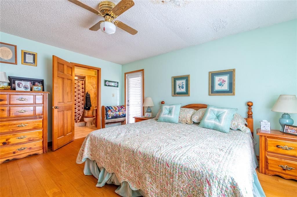 На продажу: $215,000 (2 спален, 2 ванн, 1452 Квадратных фут)