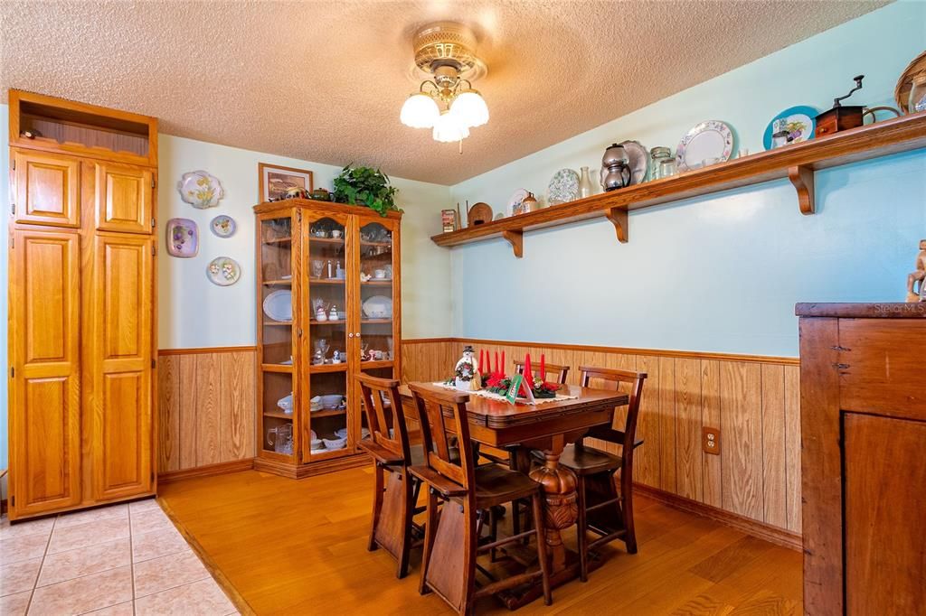 На продажу: $215,000 (2 спален, 2 ванн, 1452 Квадратных фут)