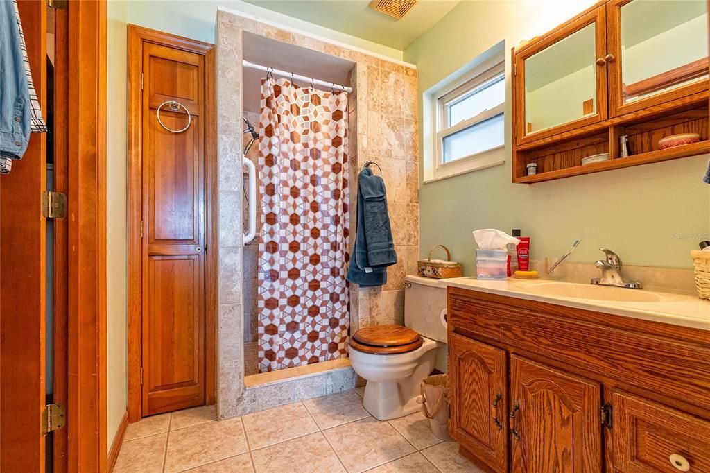 На продажу: $215,000 (2 спален, 2 ванн, 1452 Квадратных фут)