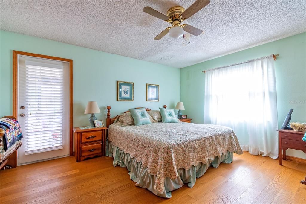 На продажу: $215,000 (2 спален, 2 ванн, 1452 Квадратных фут)