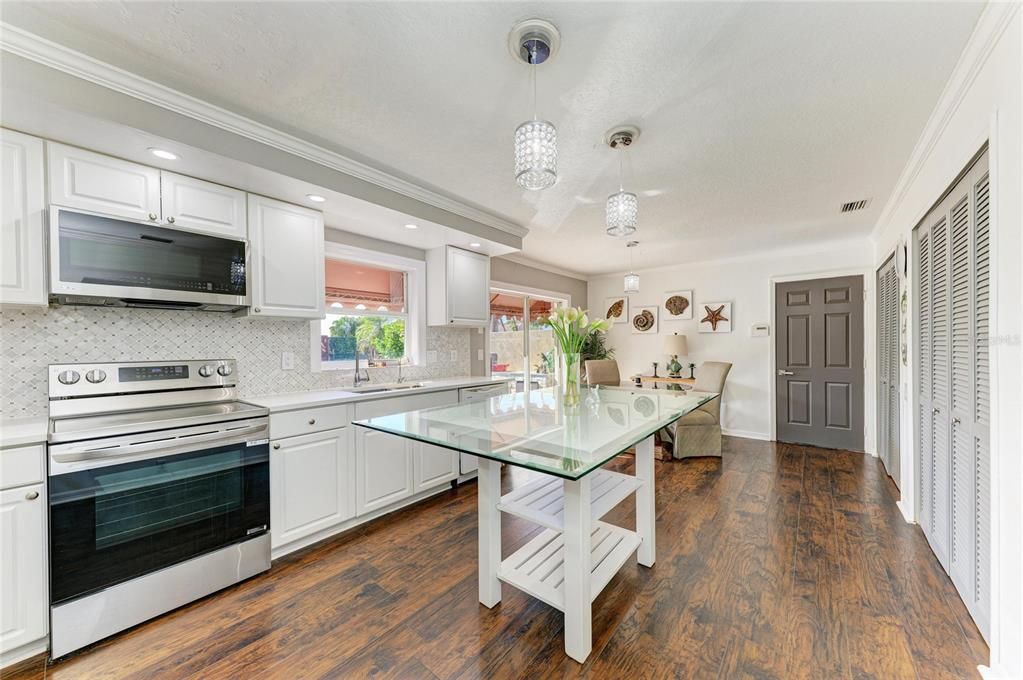 For Sale: $465,000 (3 beds, 2 baths, 1822 Square Feet)