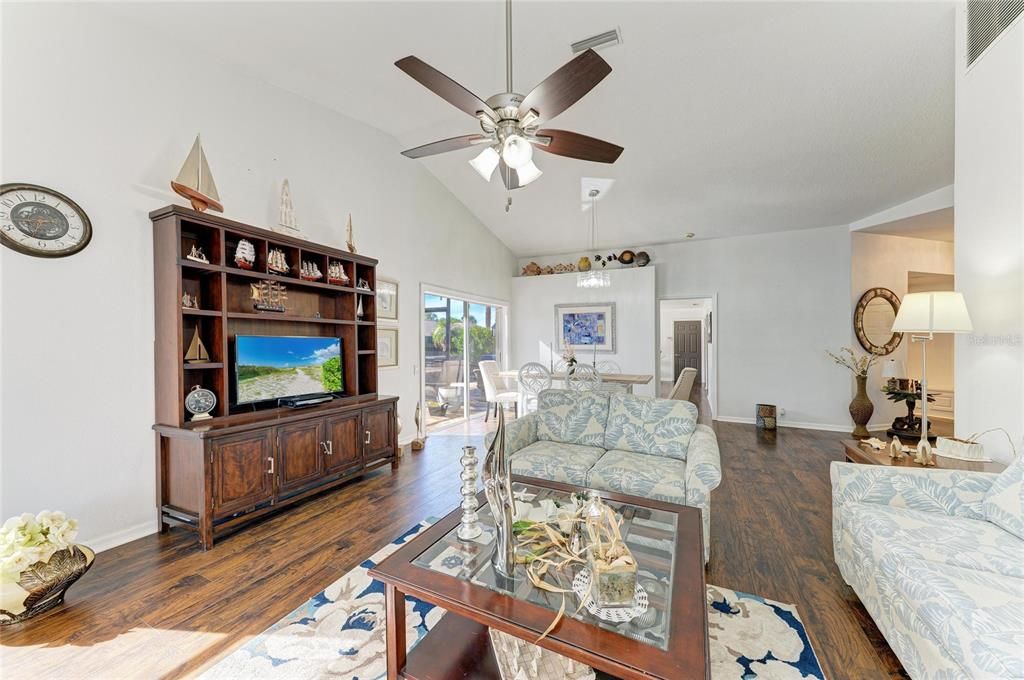 For Sale: $465,000 (3 beds, 2 baths, 1822 Square Feet)