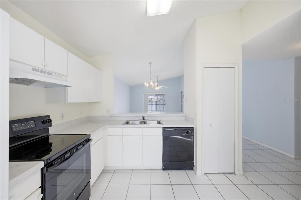 En Venta: $299,000 (3 camas, 2 baños, 1262 Pies cuadrados)