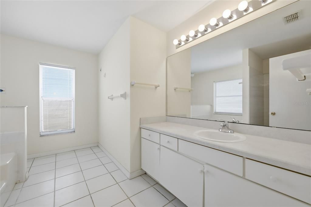 En Venta: $299,000 (3 camas, 2 baños, 1262 Pies cuadrados)