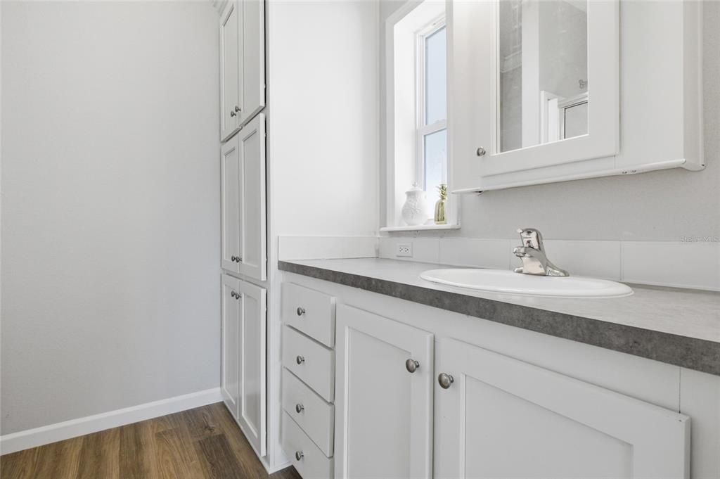 На продажу: $285,000 (2 спален, 2 ванн, 960 Квадратных фут)