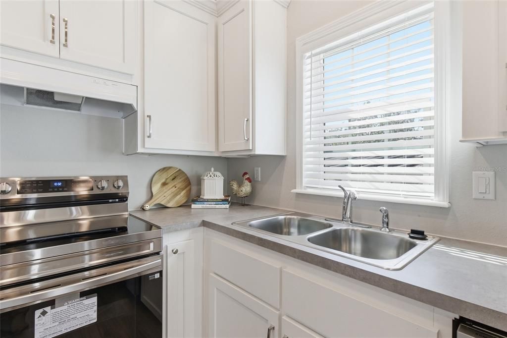 На продажу: $285,000 (2 спален, 2 ванн, 960 Квадратных фут)