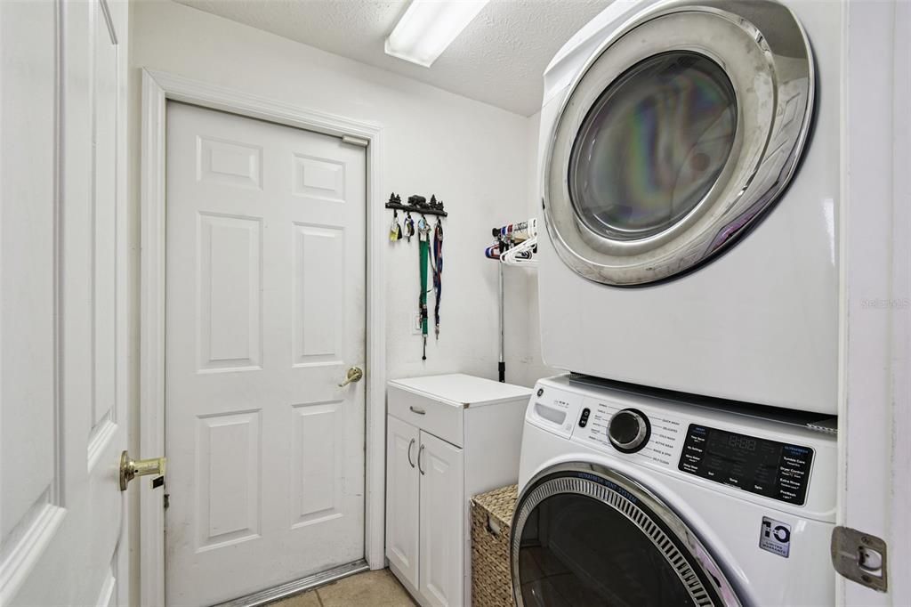 En Venta: $716,000 (6 camas, 3 baños, 3810 Pies cuadrados)