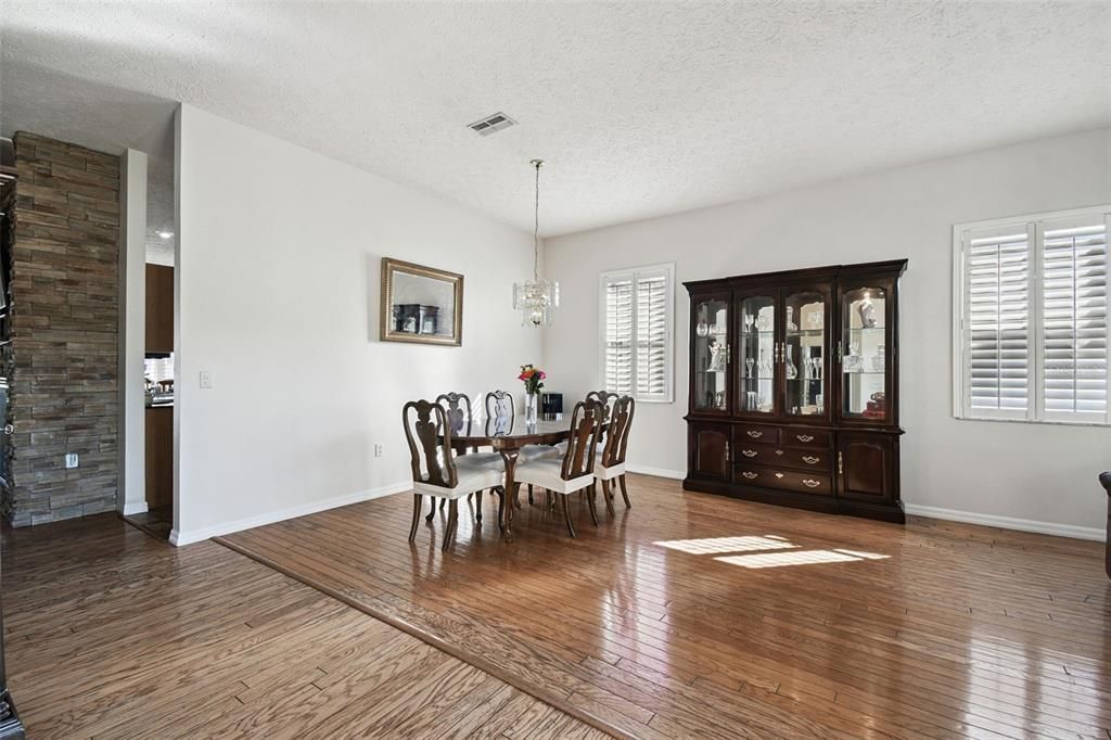 En Venta: $716,000 (6 camas, 3 baños, 3810 Pies cuadrados)