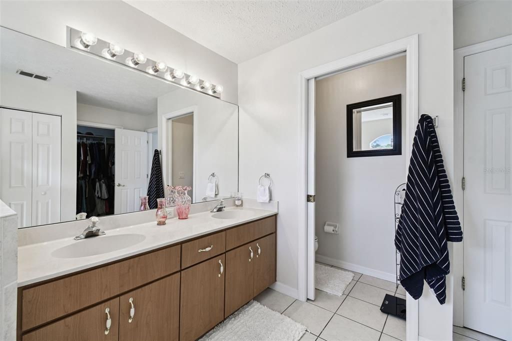 En Venta: $716,000 (6 camas, 3 baños, 3810 Pies cuadrados)