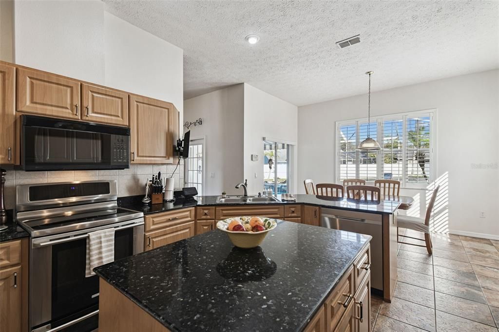 En Venta: $716,000 (6 camas, 3 baños, 3810 Pies cuadrados)