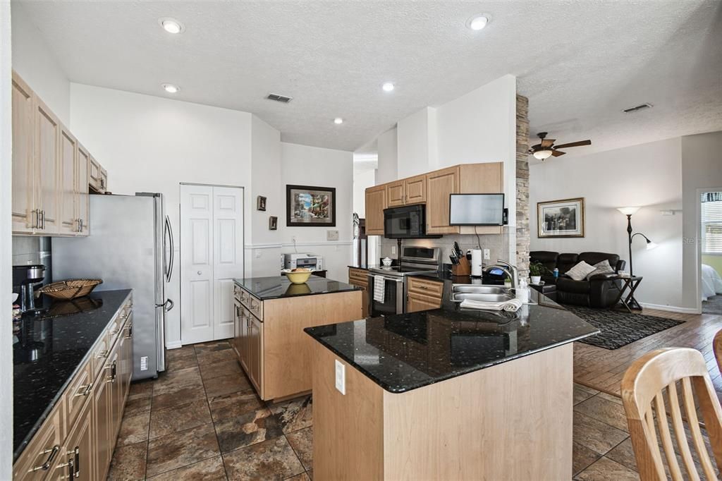 En Venta: $716,000 (6 camas, 3 baños, 3810 Pies cuadrados)