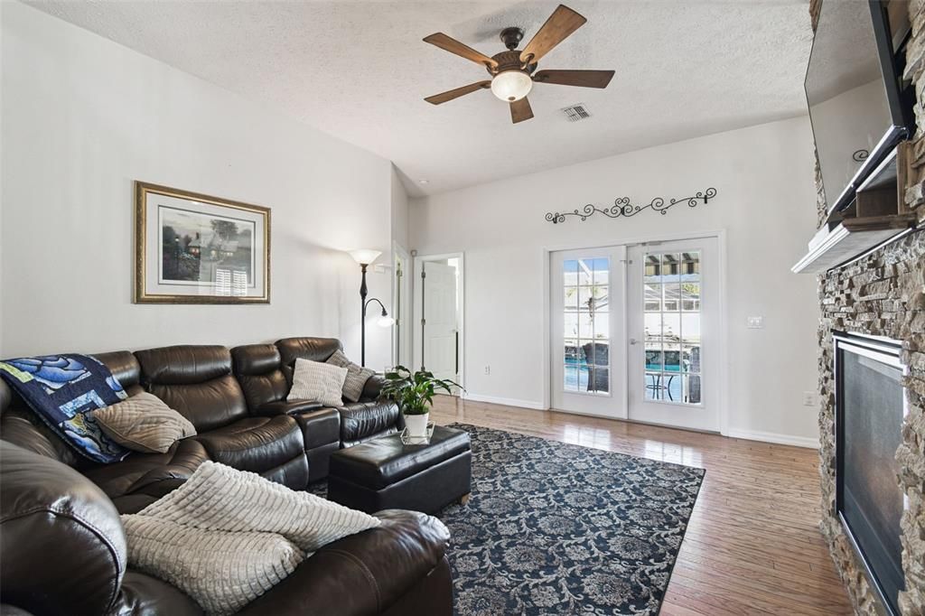 En Venta: $716,000 (6 camas, 3 baños, 3810 Pies cuadrados)