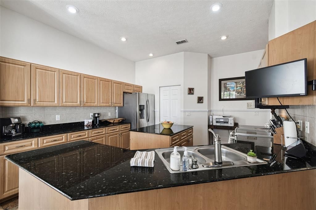 En Venta: $716,000 (6 camas, 3 baños, 3810 Pies cuadrados)