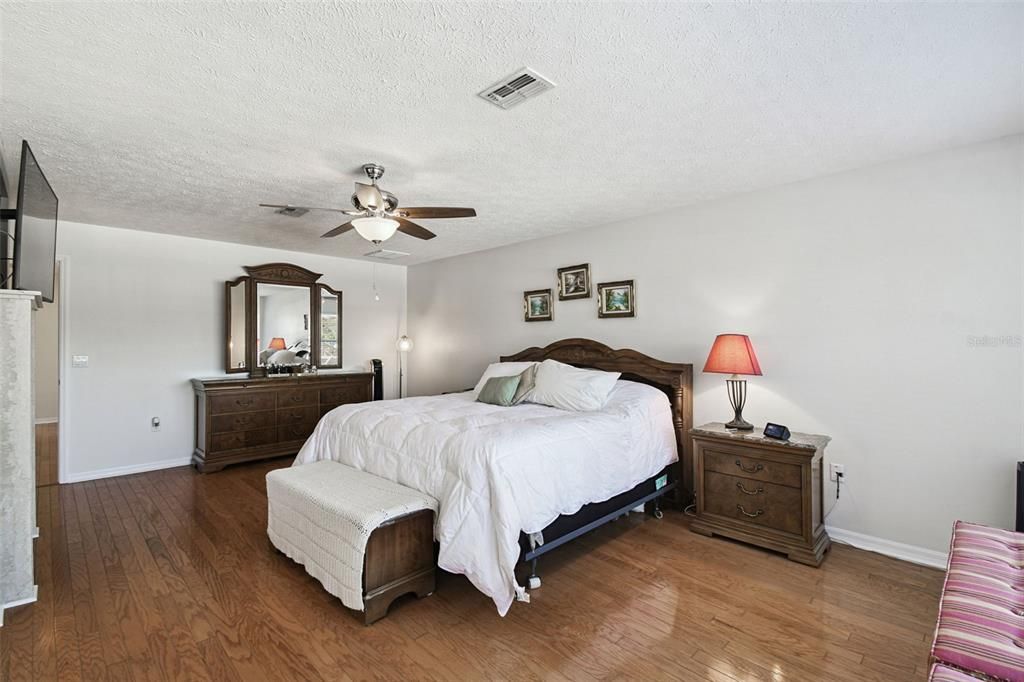 En Venta: $716,000 (6 camas, 3 baños, 3810 Pies cuadrados)