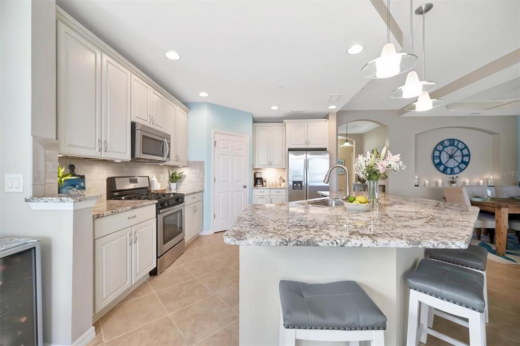 На продажу: $535,000 (3 спален, 2 ванн, 1748 Квадратных фут)