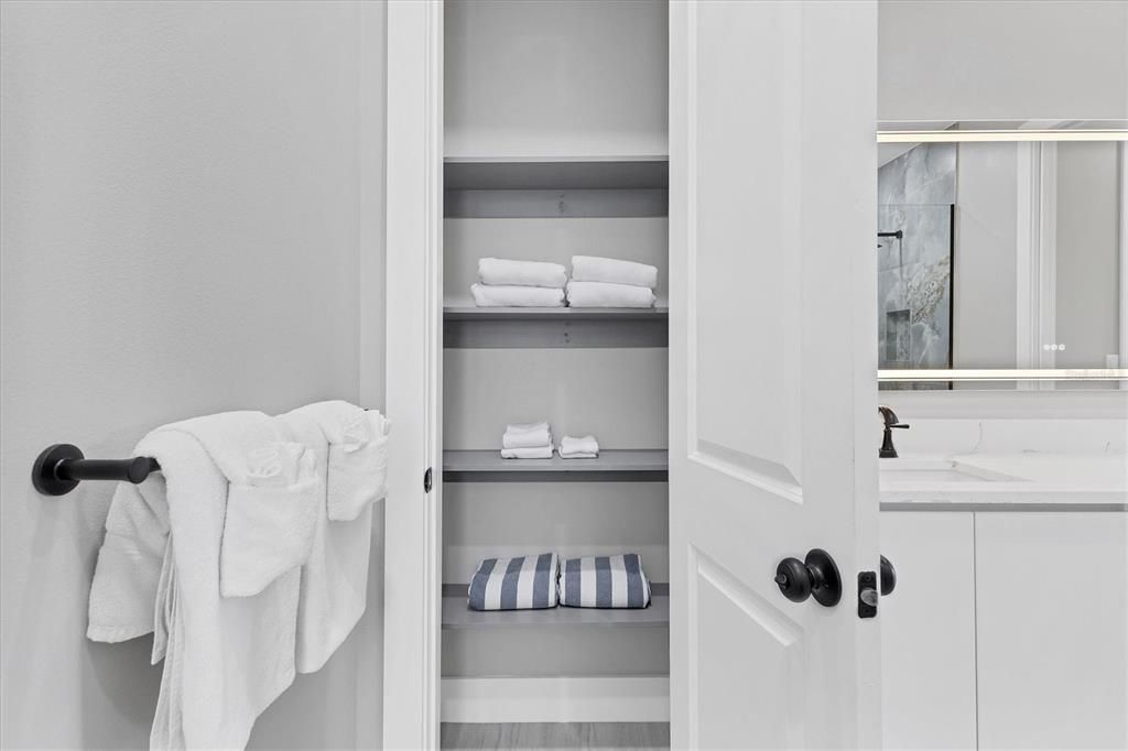 待售: $549,000 (4 贝兹, 2 浴室, 1933 平方英尺)