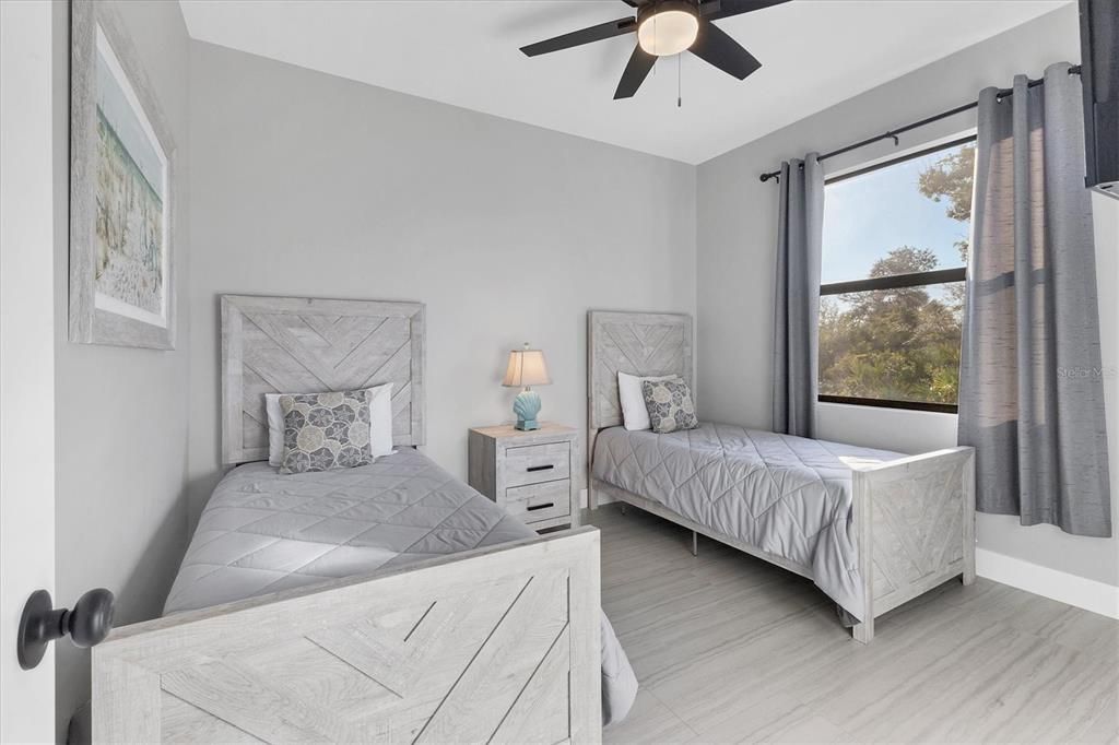 待售: $549,000 (4 贝兹, 2 浴室, 1933 平方英尺)