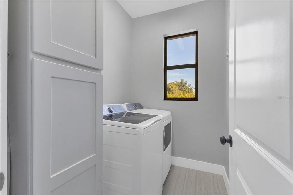 待售: $549,000 (4 贝兹, 2 浴室, 1933 平方英尺)