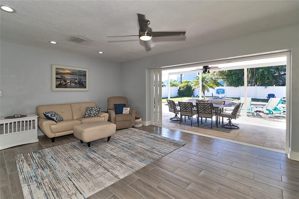 待售: $685,000 (2 贝兹, 2 浴室, 1344 平方英尺)