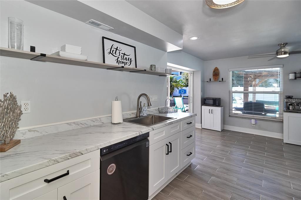 待售: $685,000 (2 贝兹, 2 浴室, 1344 平方英尺)