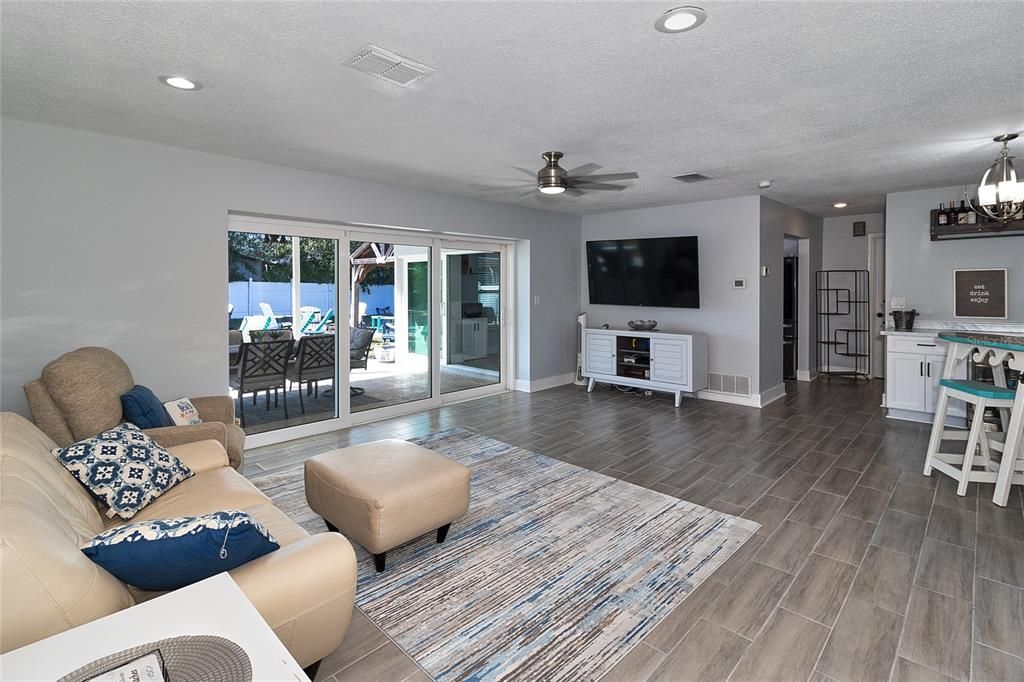 待售: $685,000 (2 贝兹, 2 浴室, 1344 平方英尺)