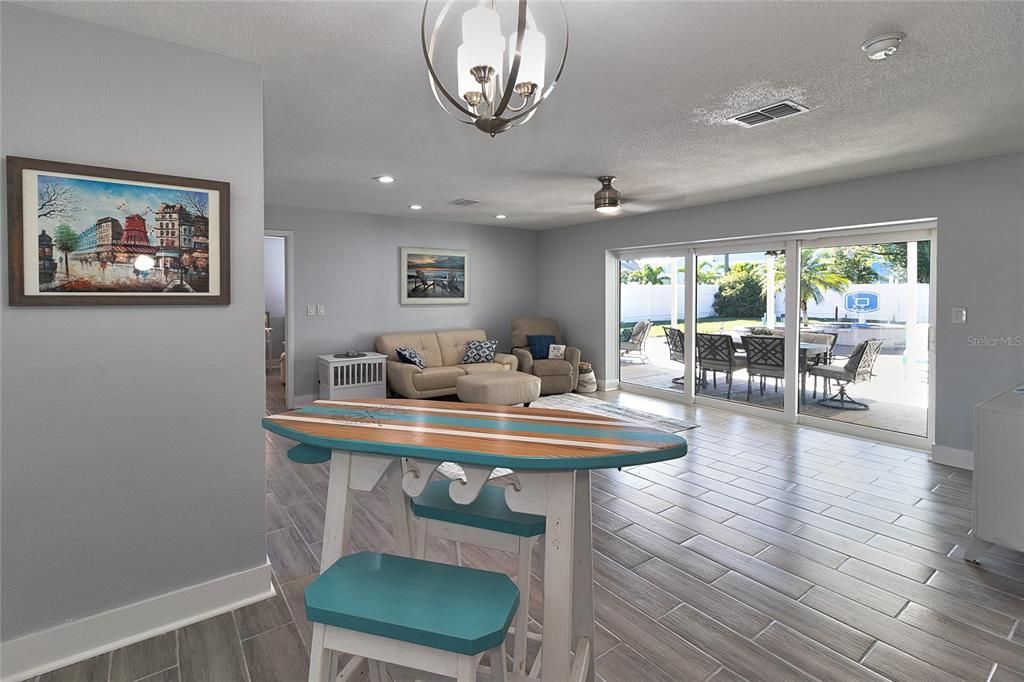 待售: $685,000 (2 贝兹, 2 浴室, 1344 平方英尺)