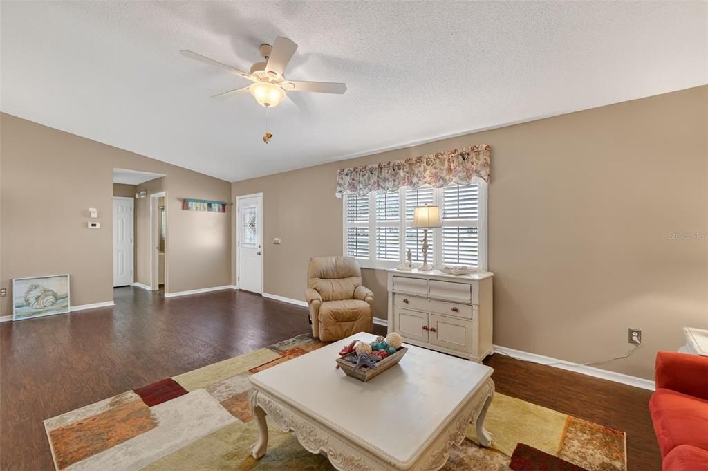 En Venta: $260,000 (2 camas, 2 baños, 1596 Pies cuadrados)