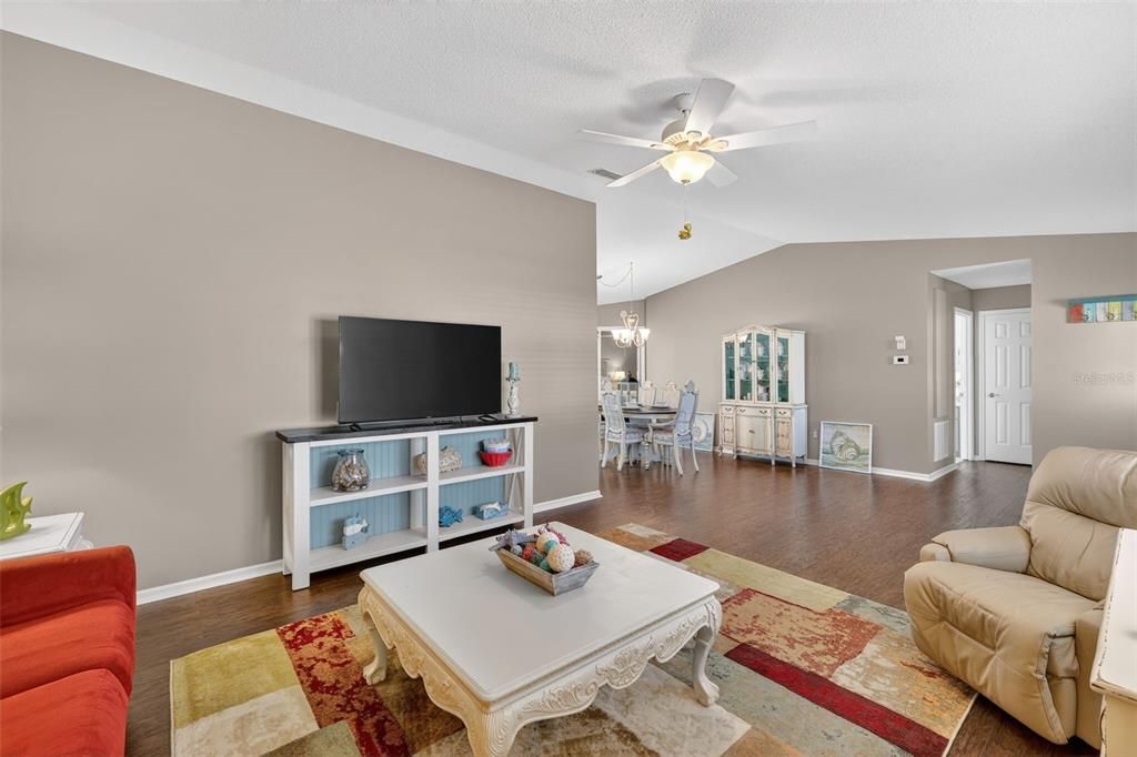 En Venta: $260,000 (2 camas, 2 baños, 1596 Pies cuadrados)