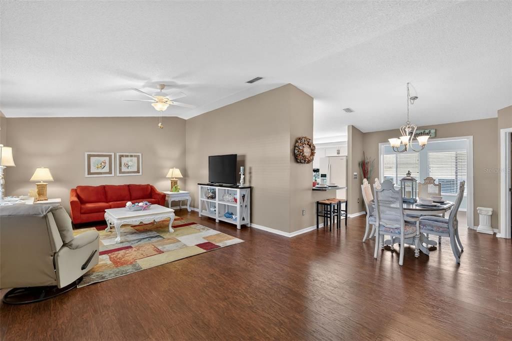 En Venta: $260,000 (2 camas, 2 baños, 1596 Pies cuadrados)